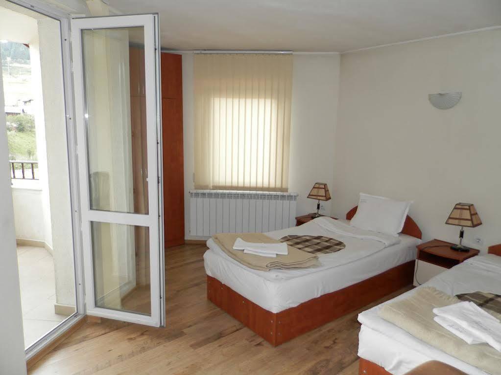 Family Hotel Daisy Borino Kültér fotó